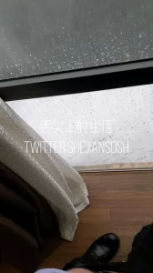 173长腿大学生被我用社交软件约出来无套内射，跪地淋圣水