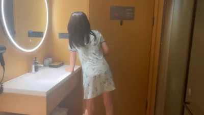 “在门口偷听什么呀？”最刺激的偷情约炮经历